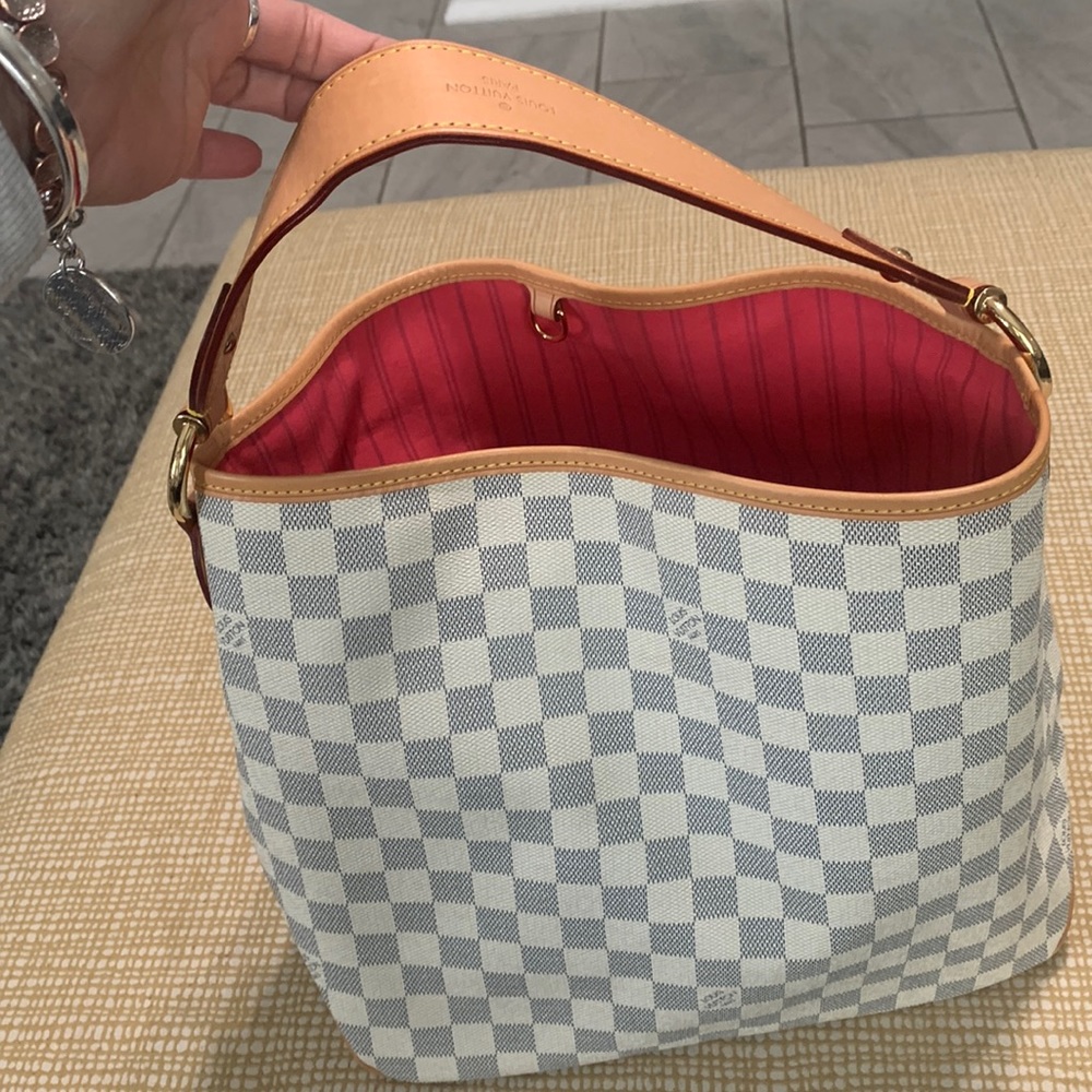 Checkered bucket style tote bag